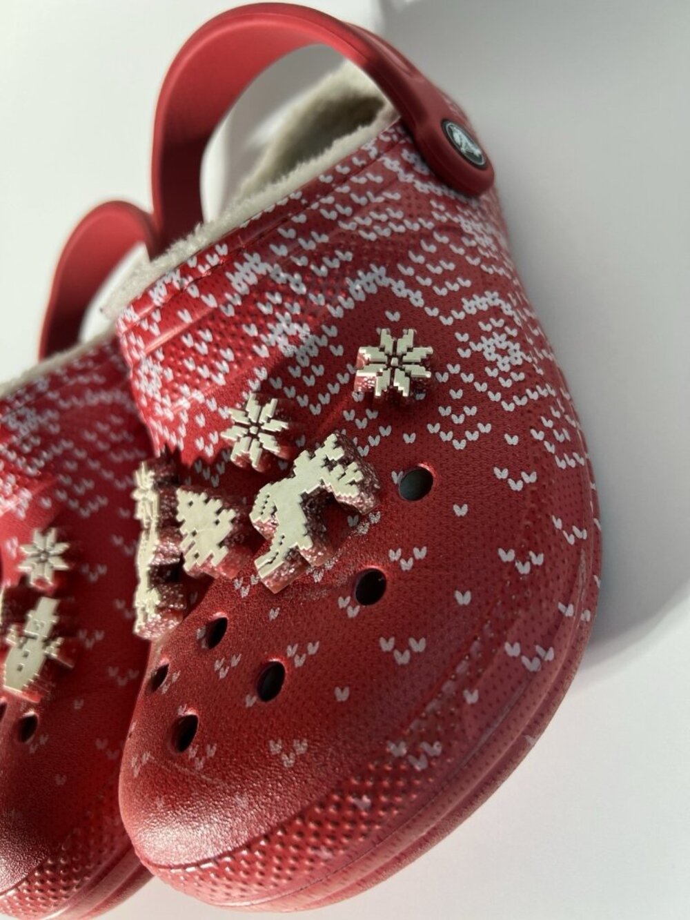 Women's Size 7 Crocs Lined Holiday Charm Clog Red/White w/Jibbitz Ugly Sweater - Picture 14 of 15